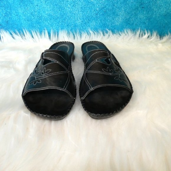 NEW Clarks Black Slide Sandals Size 7N - Picture 3 of 11